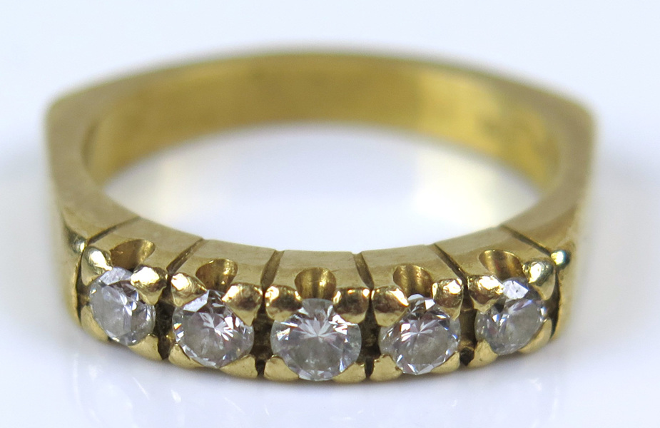 Ring, 18 karat rödguld med 5 briljantslipade diamanter om totalt cirka 0,5 carat, _4593a_8d88fcf4070d770_lg.jpeg