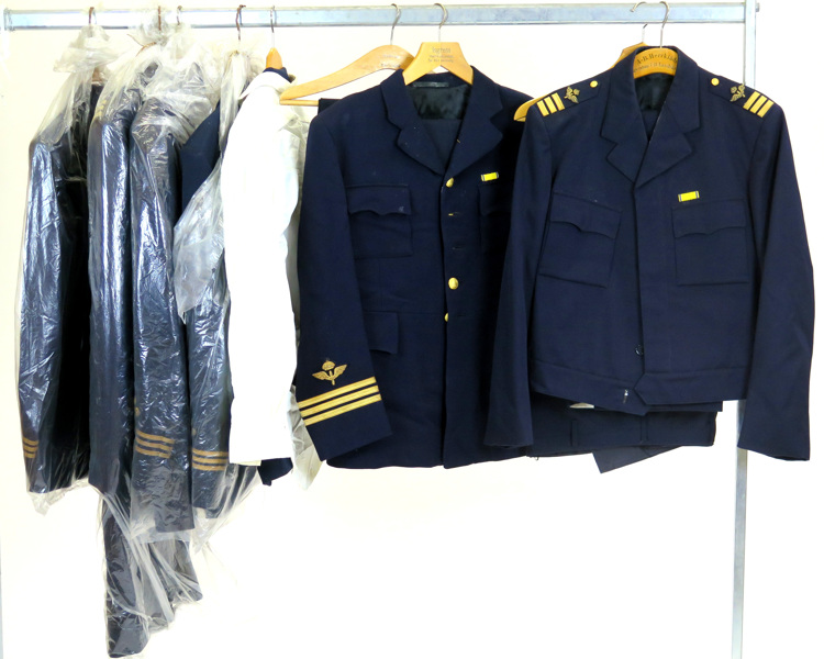 Stort parti uniformspersedlar för kapten vid flygvapnet,_4845a_8d8921af903ed00_lg.jpeg