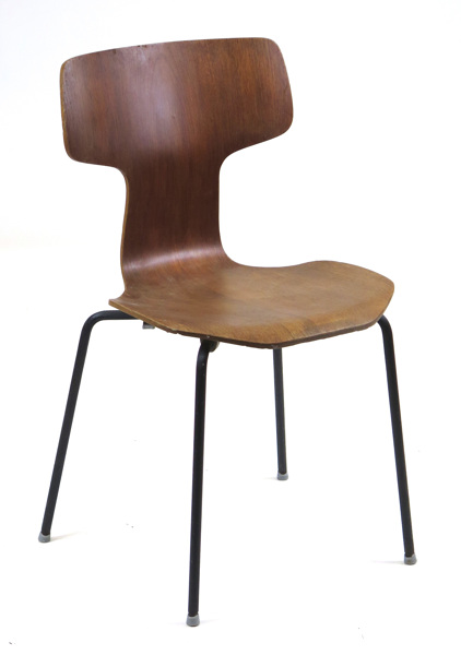 Jacobsen, Arne för Fritz Hansen, stol, teak och plastöverdragen metall, T-stol (Hammer Chair), modell 3103,_5282a_8d8a0ea0ef062ee_lg.jpeg