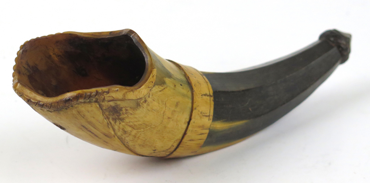 Dryckeshorn (?), skuret horn, 1800-talets mitt, _5292a_8d8a0ec31600401_lg.jpeg