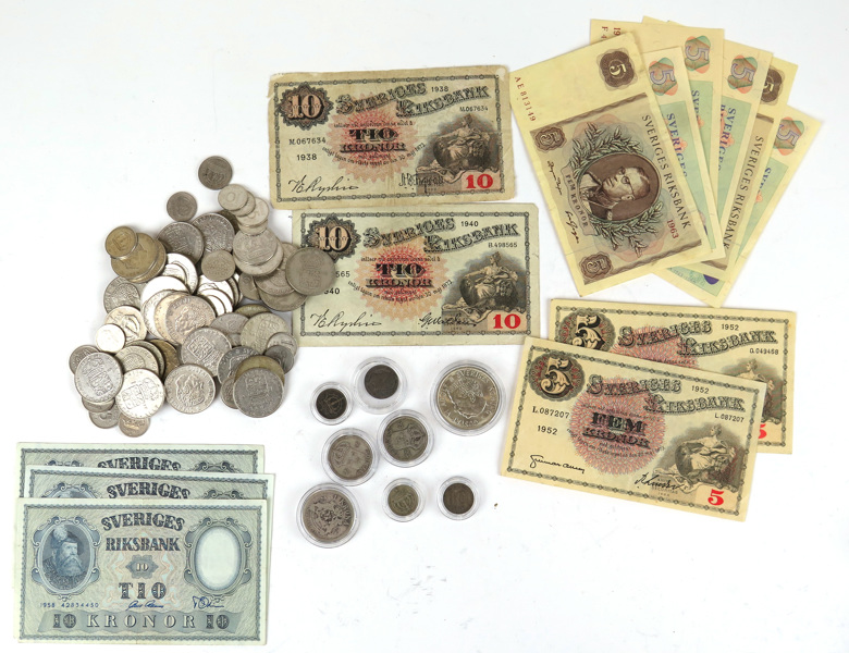 Parti sedlar och silvermynt, total vikt cirka 330 gram_5466a_8d8a271ec368669_lg.jpeg