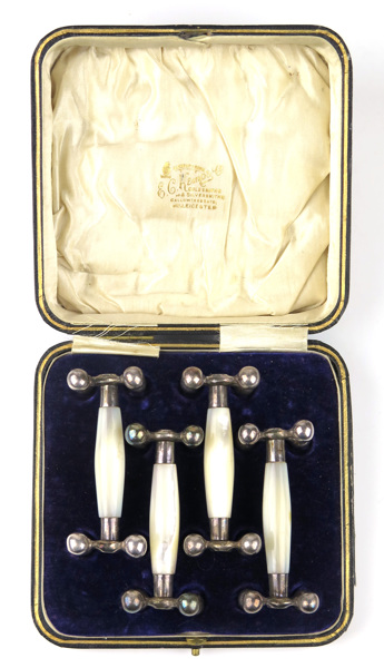 Smörknivställ, 4 st, sterlingsilver och pärlemor, England, 1900-talets början,_5666a_8d8b70cff2b29d5_lg.jpeg