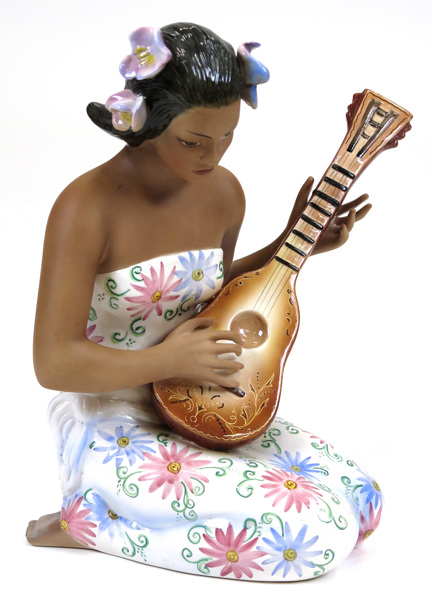 Bertetti, Clelia för Le Bertetti, skulptur, glaserat lergods, sittande kvinna med mandloin, "Honolulu", _5802a_8d8bc77f8f4f2b3_lg.jpeg