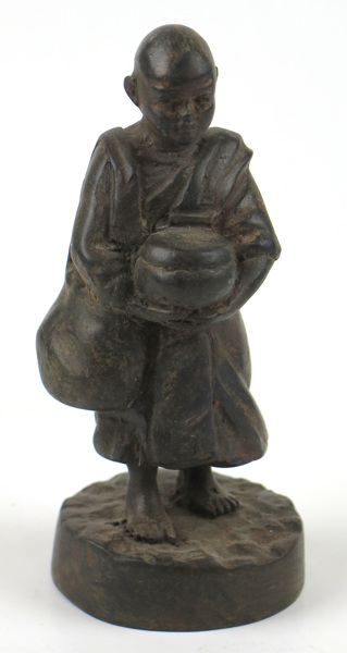 Skulptur, brons, 1900-talets början, stående buddhistmunk, _5868a_lg.jpeg