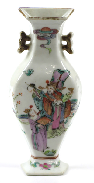 Väggvas, porslin, Kina Daoguang (1820-50), dekor av personer i famille-rose-färger, _5932a_8d8bfc33a56cf7a_lg.jpeg