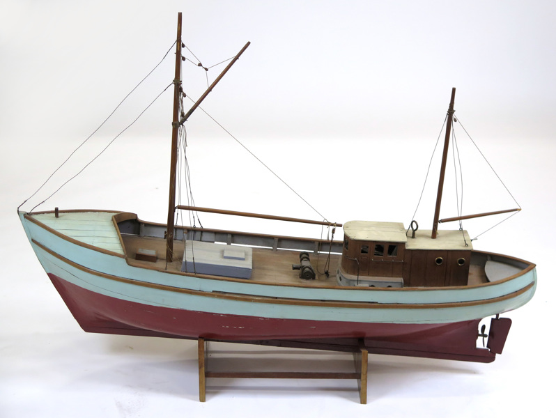 Modellbåt, bemålat trä, 1900-talets 1 hälft, fiskekutter, _6300a_lg.jpeg