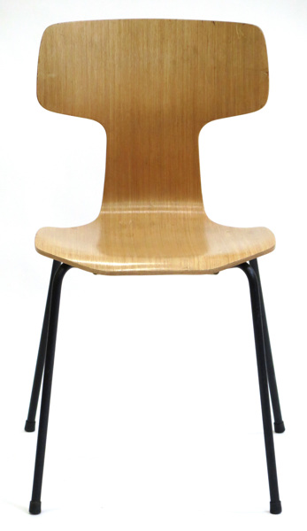 Jacobsen, Arne för Fritz Hansen, stol, teak och plastöverdragen metall, T-stol (Hammer Chair), modell 3103, design 1955, _6652c_8d8d34e9a564d52_lg.jpeg