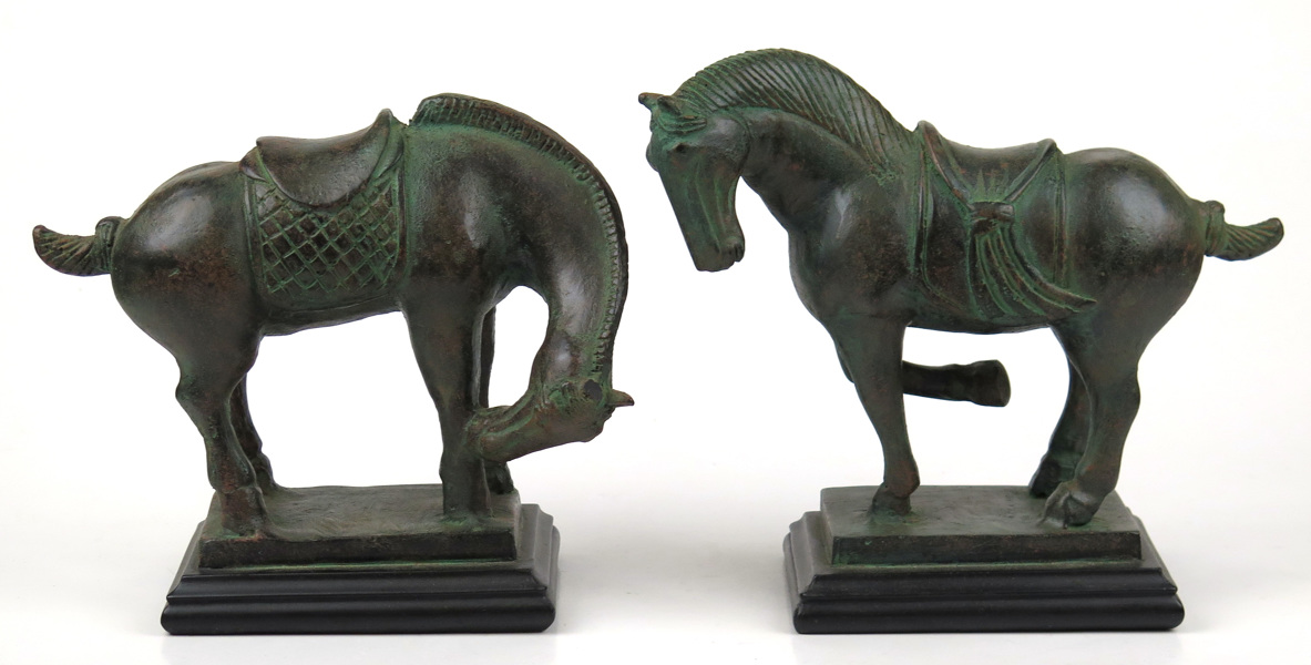 Skulpturer, 2 st, patinerad brons på svart sockel, Tang-stil, 1900-talets 2 hälft, stående hästar,_7350b_8d8e4ab23273f79_lg.jpeg