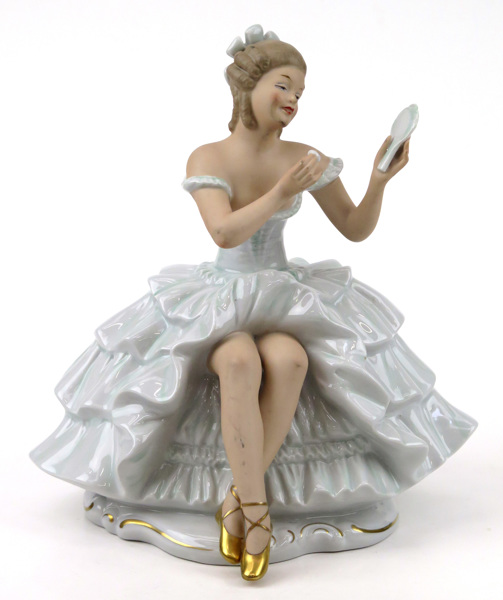 Figurin, delvis bemålat porslin, Schaubach Wallendorf, sittande ballerina, _7368a_8d8e56e32cba1b2_lg.jpeg