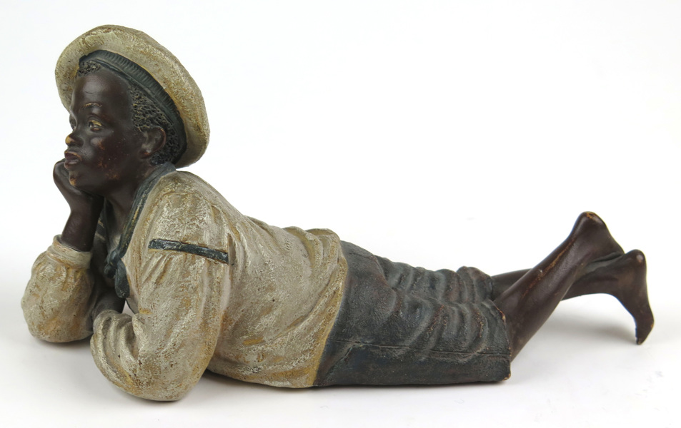 Skulptur, bemålt lergods, Bernhard Bloch, Eichwald, 1800-talets 2 hälft, vilande afrikansk skeppsgosse, _7750a_lg.jpeg