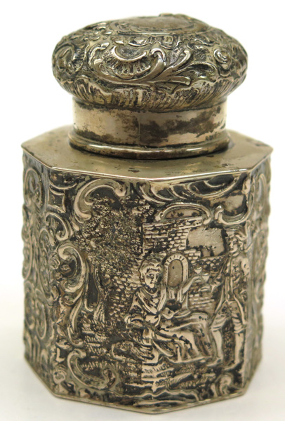 Tea-caddy, silver, 1900-talets 1 hälft, dekor av personeri rokokodräkt mm, _8227a_8d9019779005afe_lg.jpeg