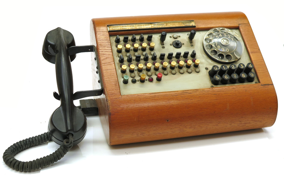 Telefonväxel, ek, L M Ericsson, 1900-talets mitt, modellnummer DFG 1032,_8287a_8d90260efc6fecf_lg.jpeg