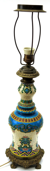 Bordsfotogenlampfot, fajans med mässingsmontage, möjligen Longwy, Frankrike, 1800-talets slut,_8288a_8d90251d9f968b7_lg.jpeg