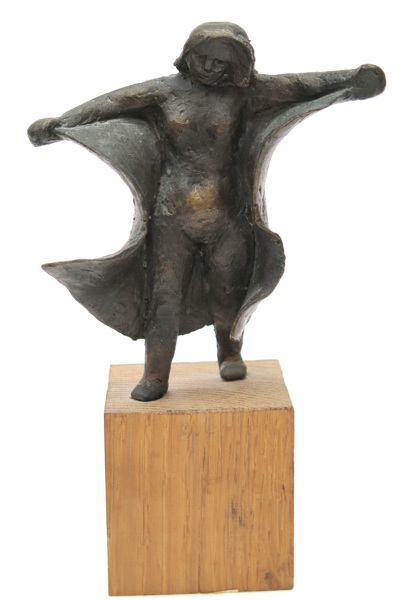 Lindekrantz, Lars, skulptur, patinerad brons på träsockel, kvinna med badlakan, _8718d_8d905acfe516332_lg.jpeg
