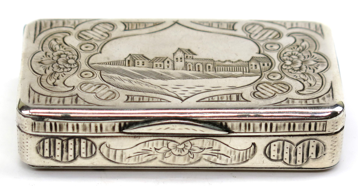 Snusdosa, silver, Ryssland, 1800-talets mitt, graverad dekor av stadsbild mm, _8749a_8d90be40c7d76f8_lg.jpeg