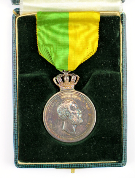Medalj, Kungl. Patriotiska sällskapets belöningsmedalj i silver av 2:a (9:e) storleken (PatrSSM2), Oskar II,_8770a_8d90beea43d5479_lg.jpeg
