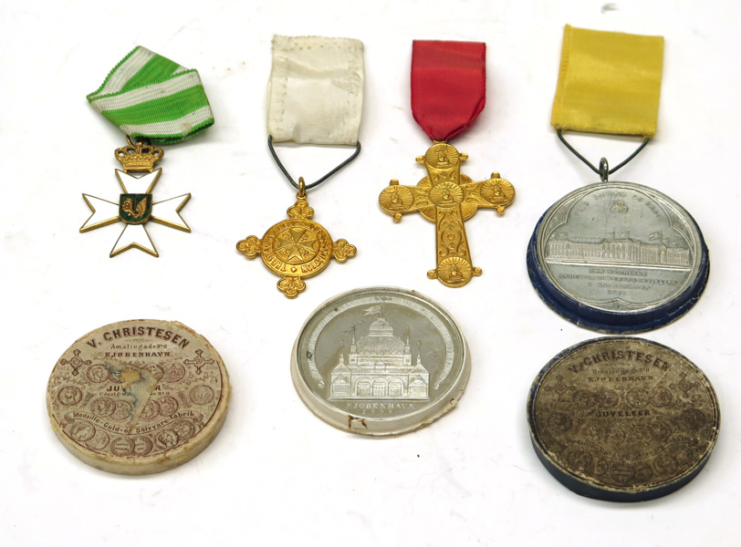 Medaljer, 5 st, 18-1900-tal,  förgylld metall respektive vitmetall, _8971a_8d9154346b82748_lg.jpeg