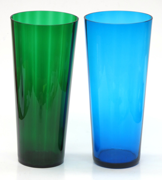 Okänd designer, vaser, 1 par, blå- respektive grön glasmassa, _9987a_lg.jpeg